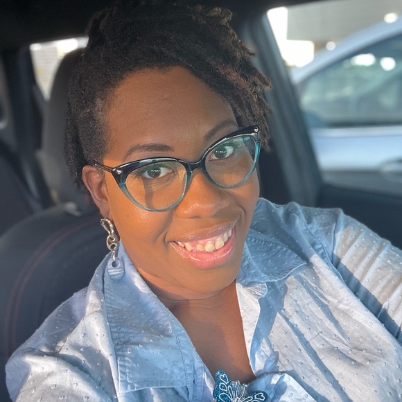 Meet your Posher, Latoya - Picture 7 of 9